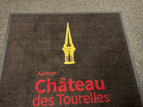 图雷尔城堡客栈主图