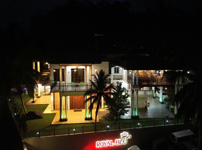 Royal Blu Hotel