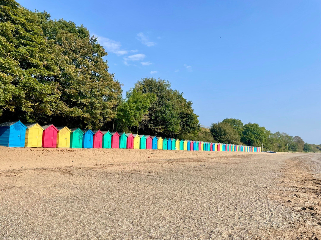 Llanbedrog Beach景点图片