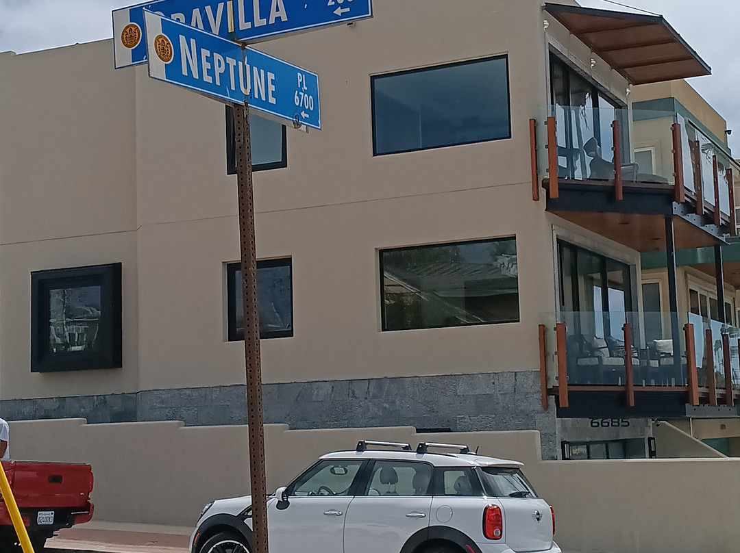 拉荷亚沙滩旅居酒店主图