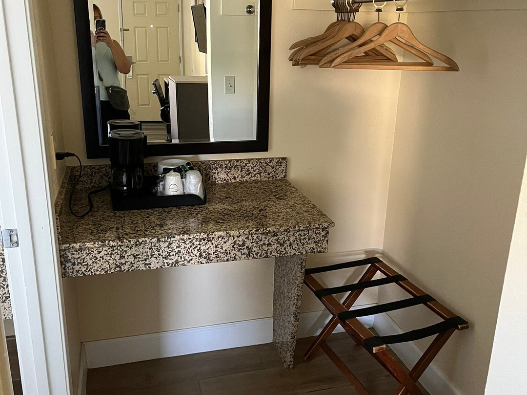 银色冲浪汽车旅馆主图