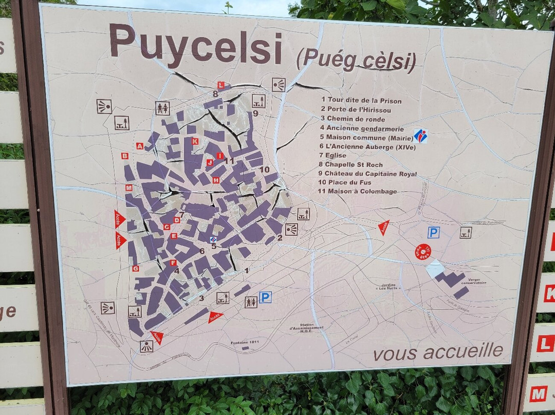 Restes Des Remparts À Puycelsi景点图片