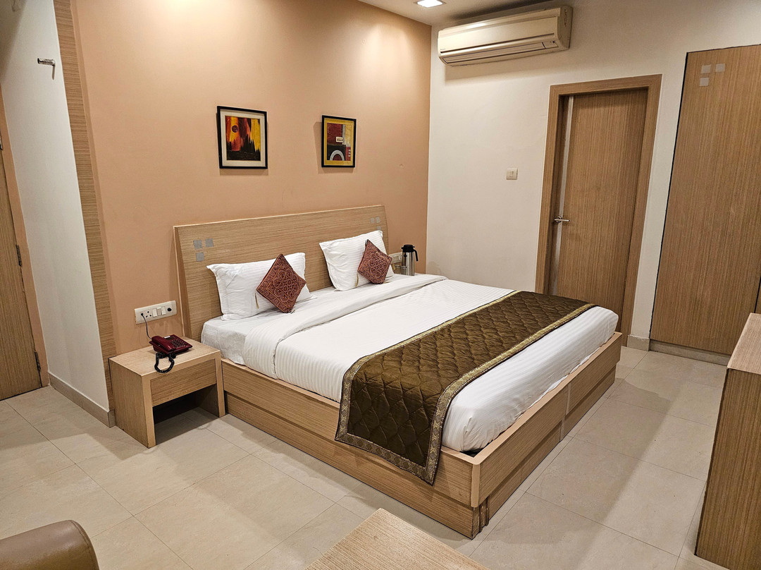 Hotel Crown Palace主图