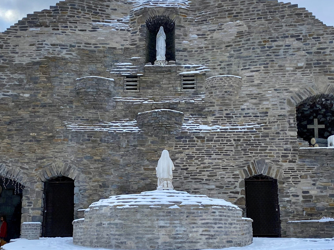 Our Lady of the Woods Shrine景点图片