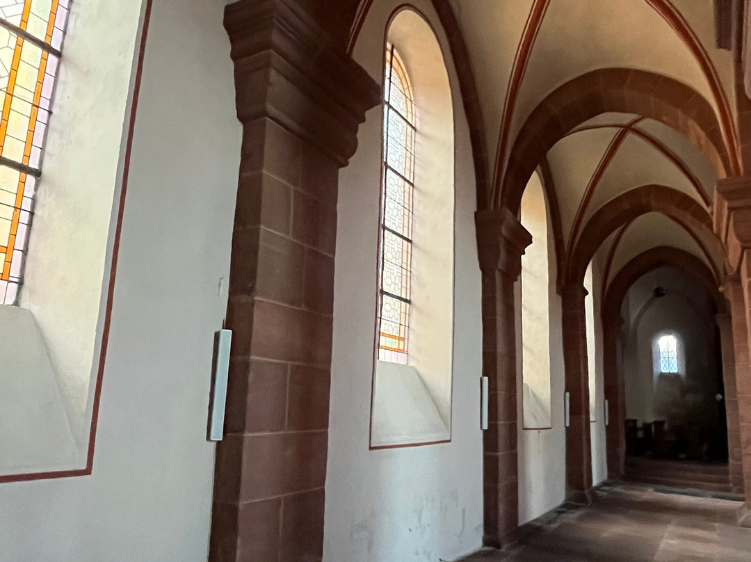 Église Saint-Adelphe景点图片
