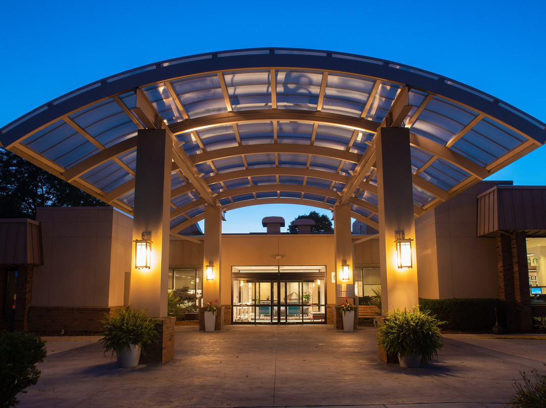 Sheraton Milwaukee Brookfield Hotel主图