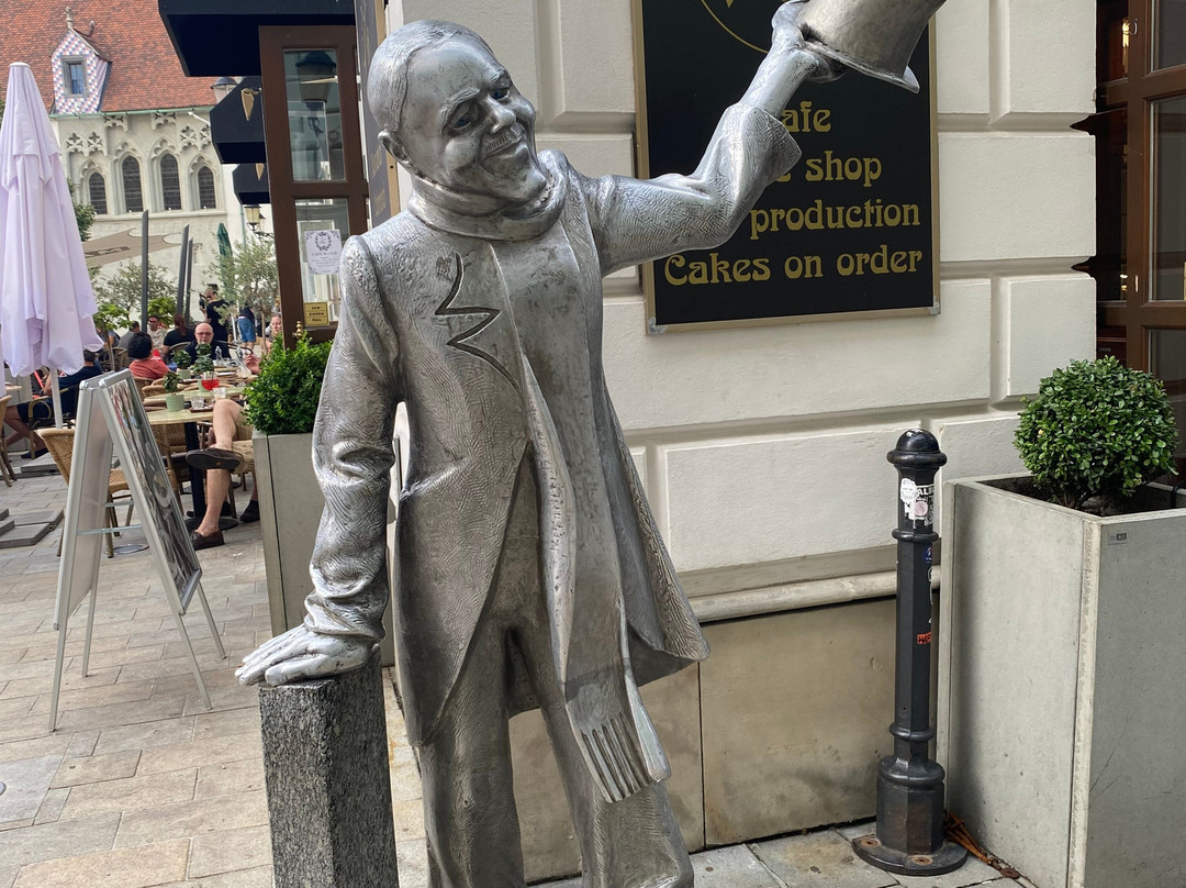 Schone Naci Statue-布拉迪斯拉发必去景点