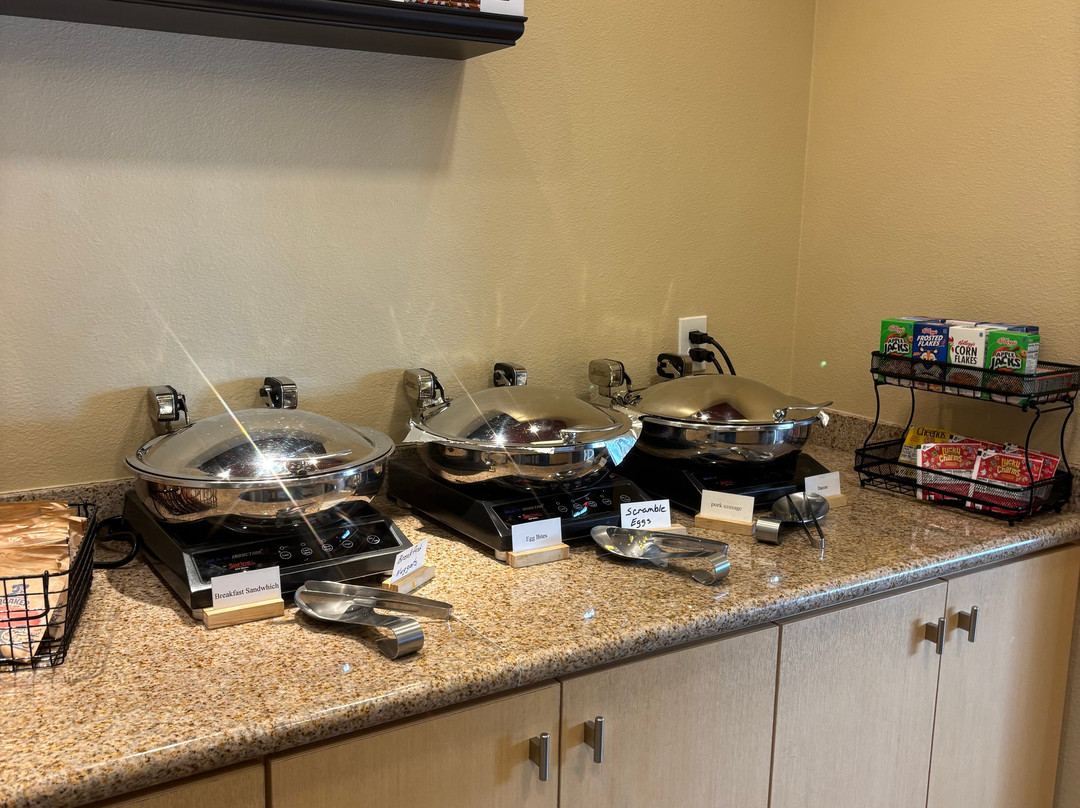 埃尔科万豪广场套房酒店主图