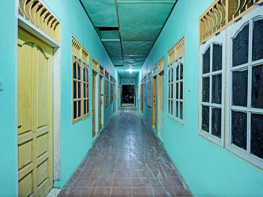 Oyo 93298 Barito House