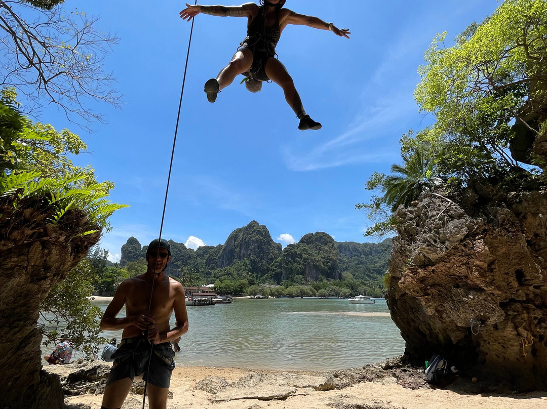 甲米攀岩-莱利海滩必去景点