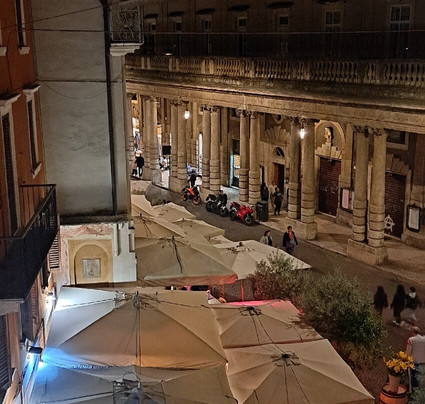 欧罗巴酒店主图