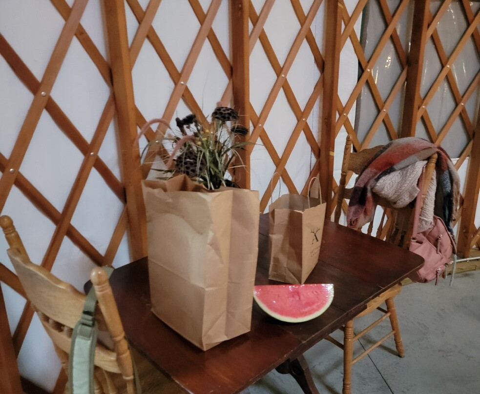 Yale Manor B&B And Yurts主图