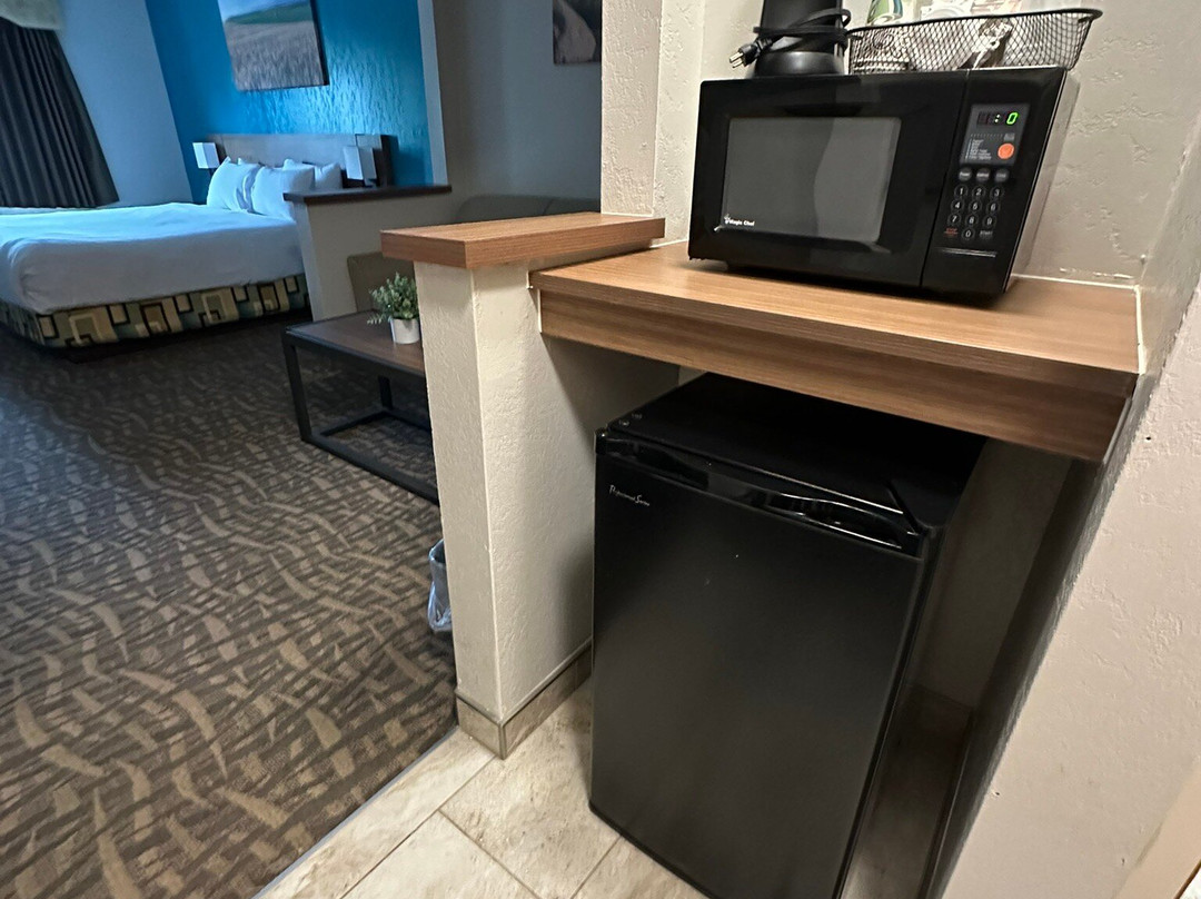 高速公路套房酒店主图