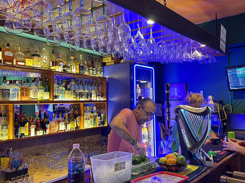 Cafe Barcelona-卡斯必去景点