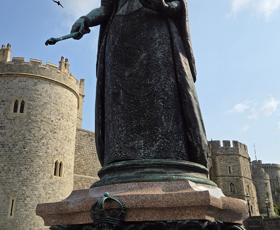 Queen Victoria Statue-温莎必去景点