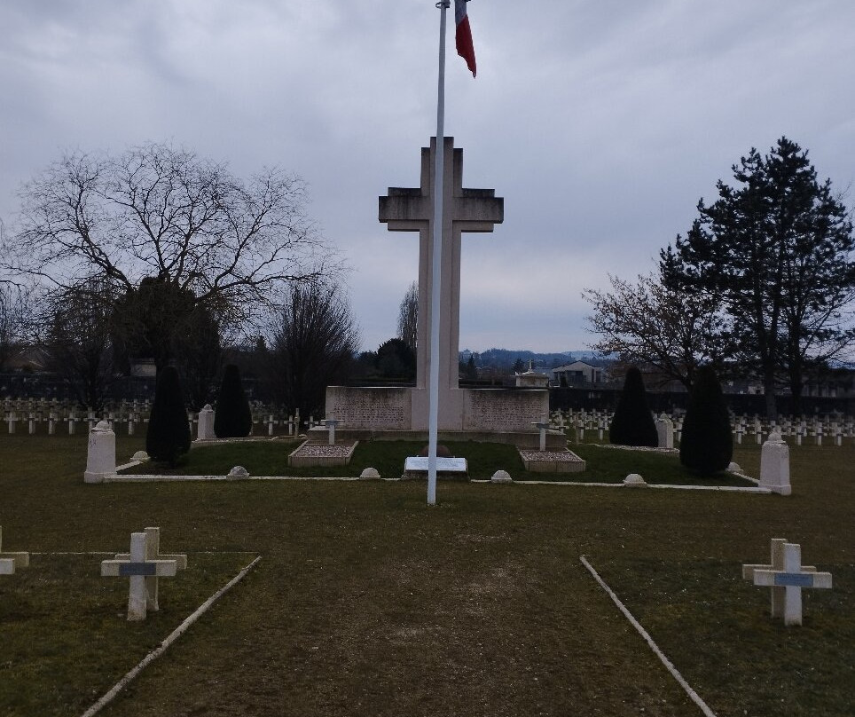 Cimetiere Militaire du Faubourg-Pave景点图片