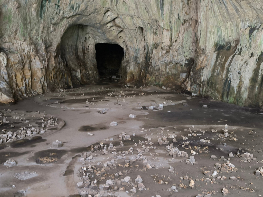 Devetashka Cave景点图片