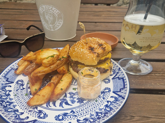 The Unicorn Inn主图