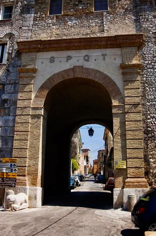 Porta Romana-特拉西那必去景点