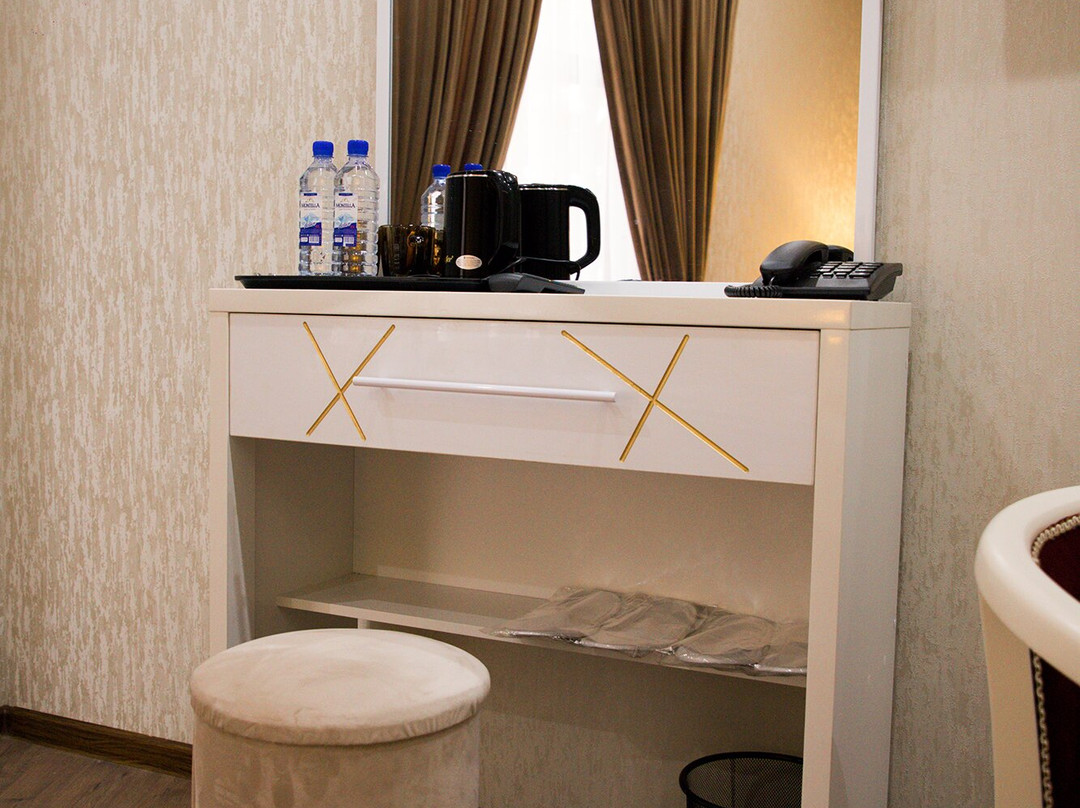 The Royal Hotel主图