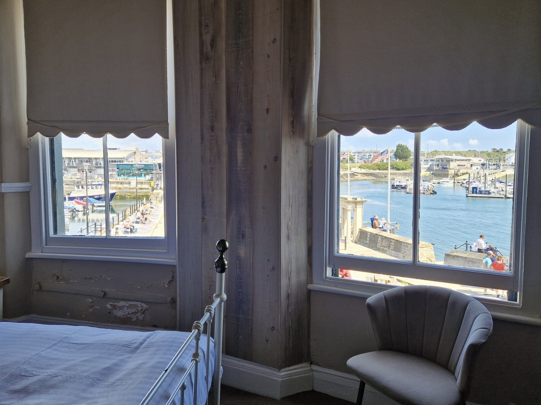 Admiral MacBride主图