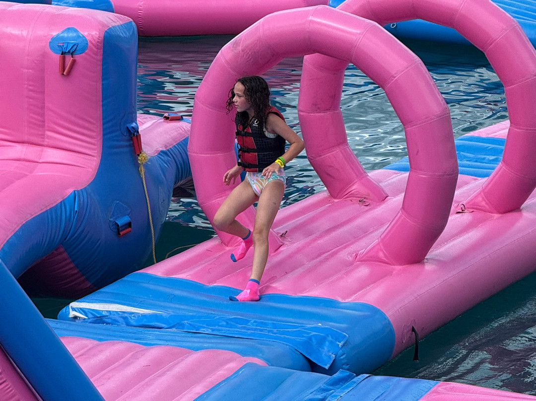 Longtail Floating Fun Park-Ireland Island必去景点