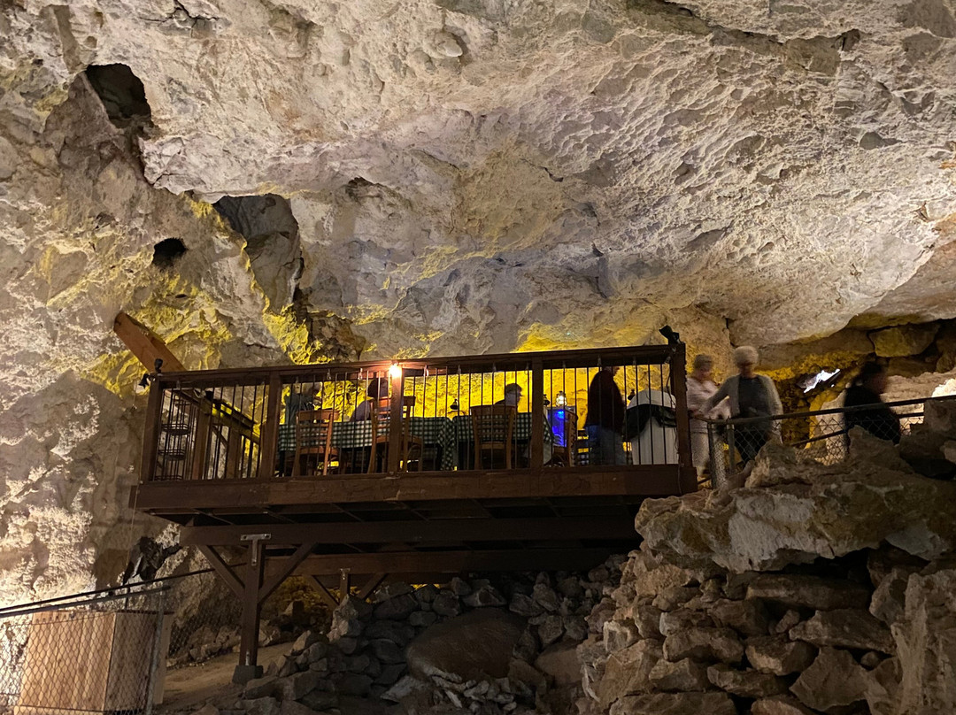Grand Canyon Caverns Tours-皮奇斯普林斯必去景点