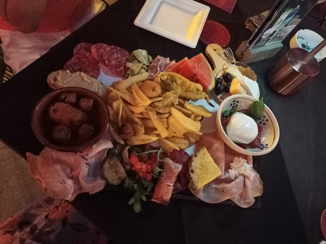 Moon Cocktail & Food Wine Bar