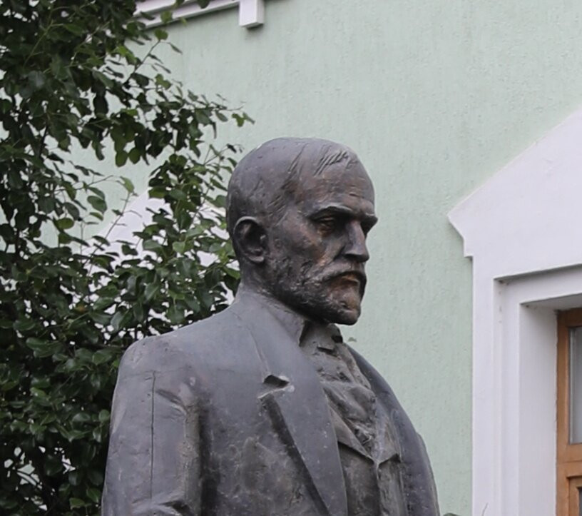 Une Statue Du Poète George Coșbuc-Bistrita Bargaului必去景点