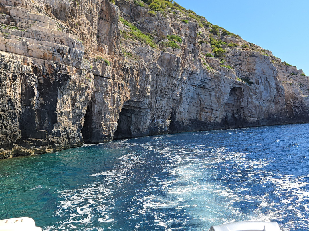 Globe Yacht Charter-斯普利特必去景点