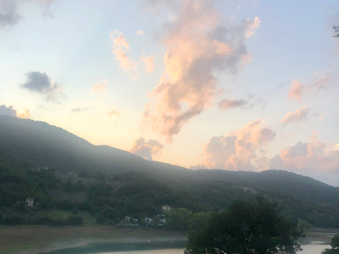 Lago del Turano-Castel di Tora必去景点