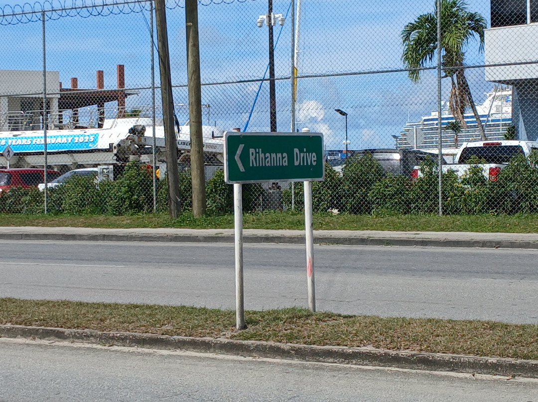 Rihanna's Childhood Home-布里奇顿必去景点