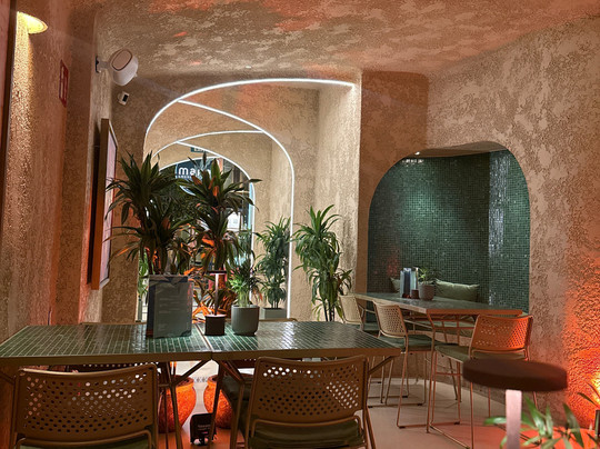 Mango Lounge-阿尔库迪亚港必去景点