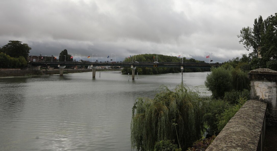 Pont de Seurre sur la Saône-Seurre必去景点