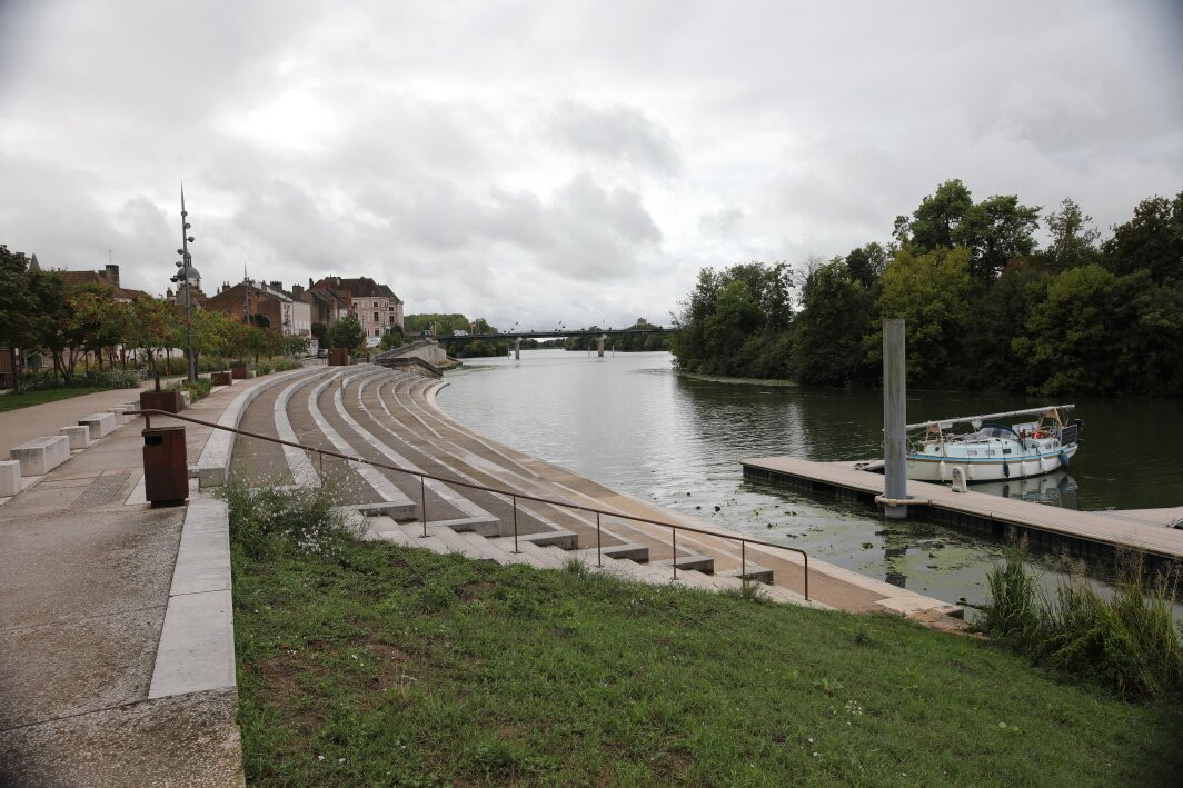 Quai À Gradins De Seurre-Seurre必去景点
