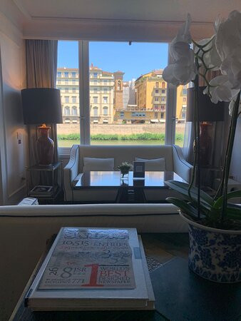 朗伽诺酒店主图