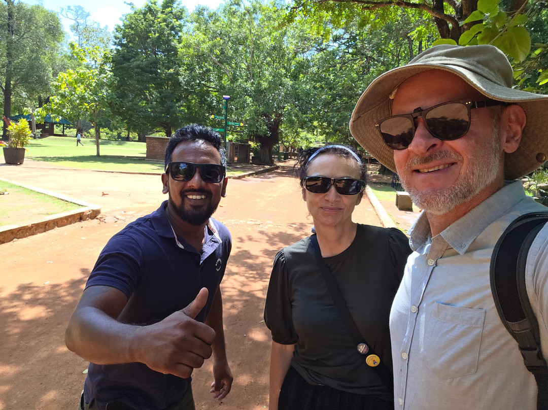 Rent A Tour Guide In Sri Lanka-卡图纳耶克必去景点