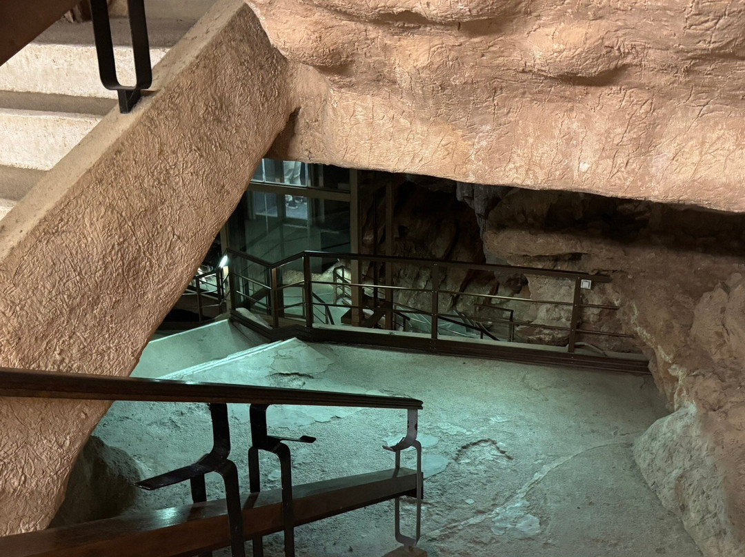 Cueva del Tesoro-Rincon de la Victoria必去景点