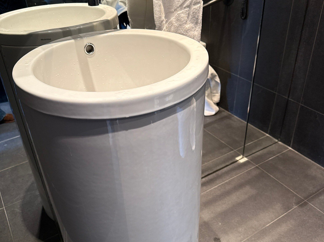 涂鸦画廊设计酒店主图