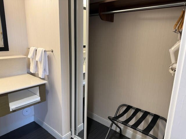 鲍威尔湖汉普顿套房酒店主图