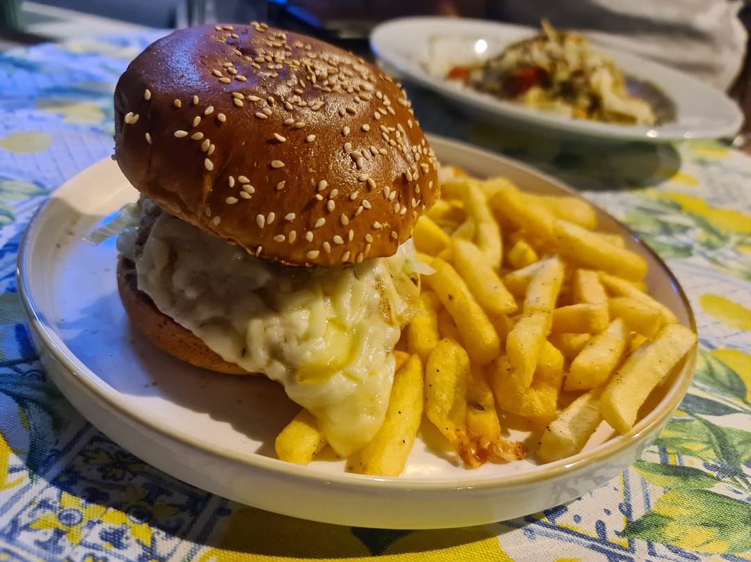 Lupin Burger Bar & Pizza