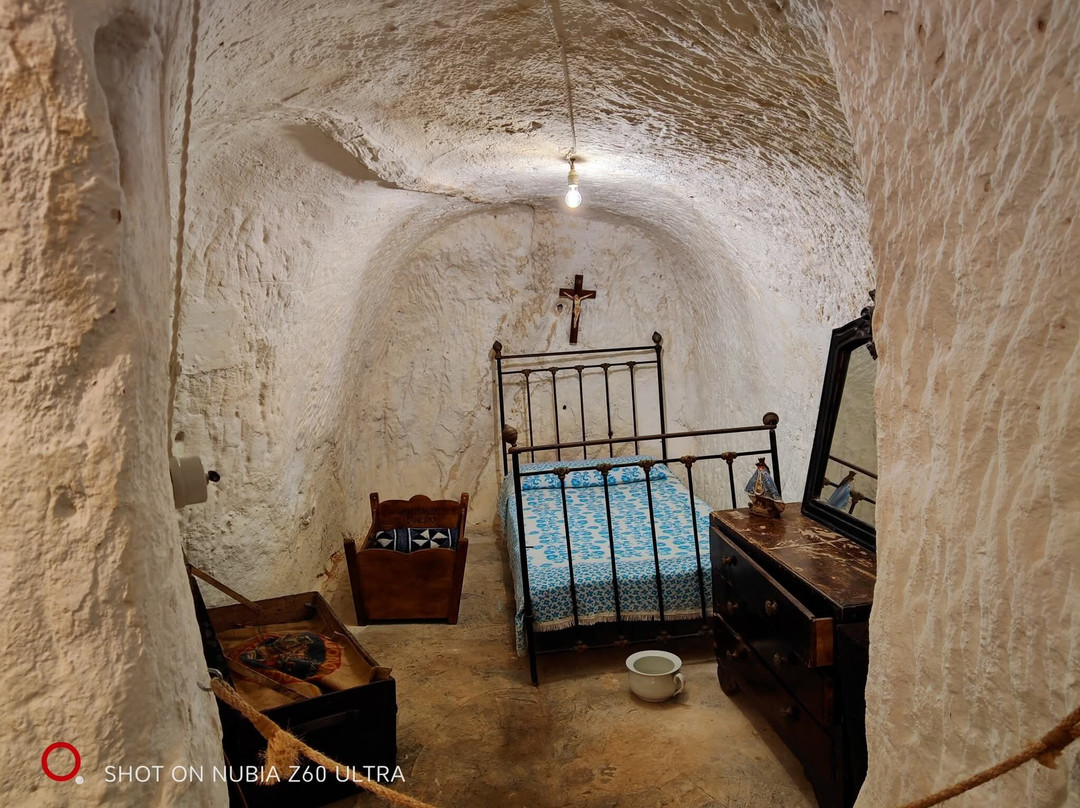 Cueva De Los Cien Pilares-Arnedo必去景点