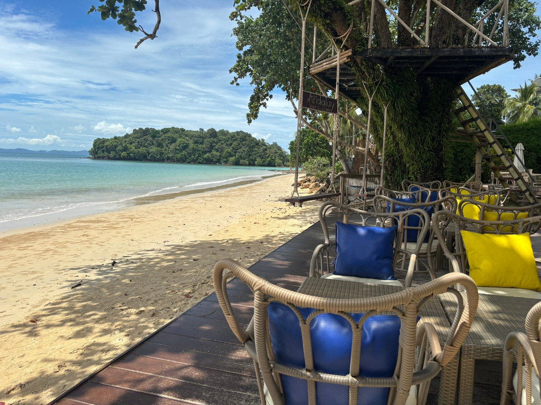 Andalay Beach Bar & Cafe