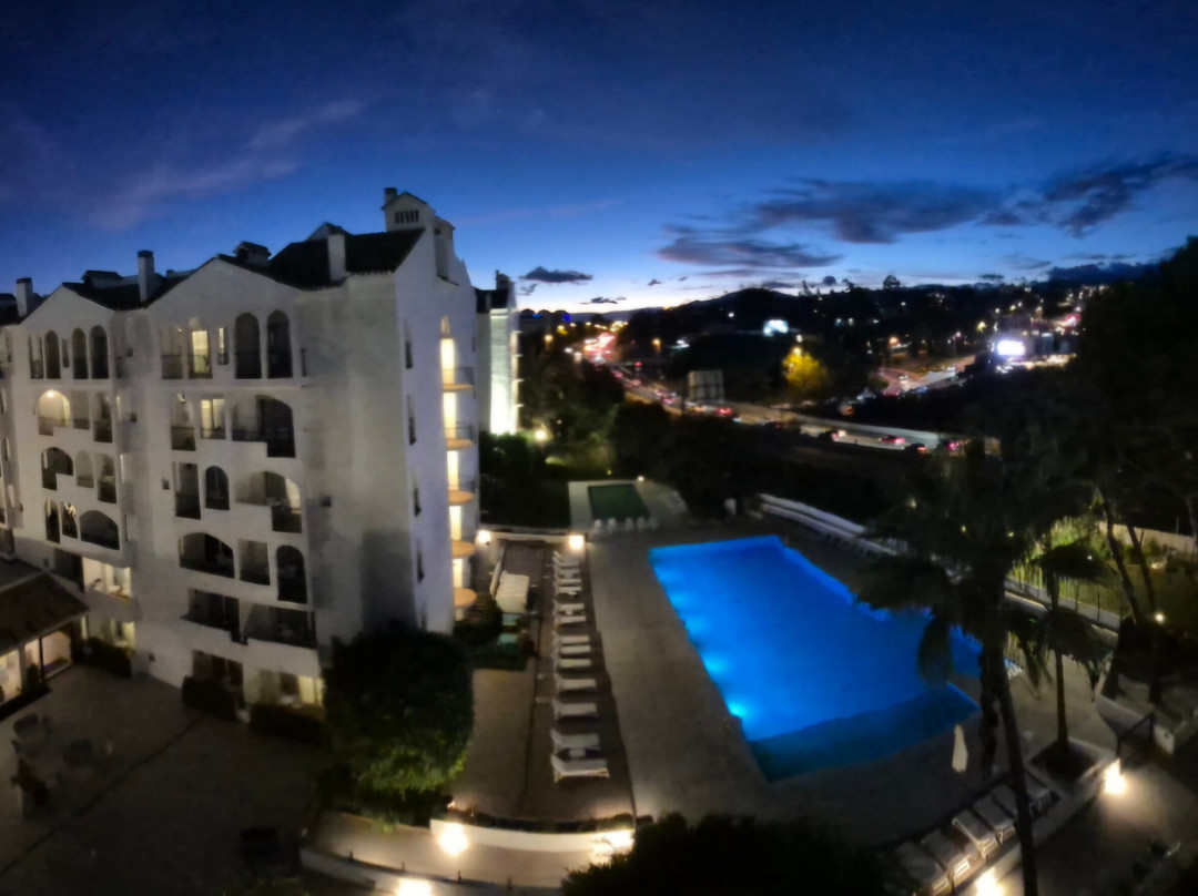 Pyr马贝拉酒店主图