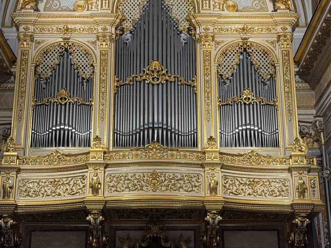 Badia della Santissima Trinita'-卡瓦德蒂雷尼必去景点