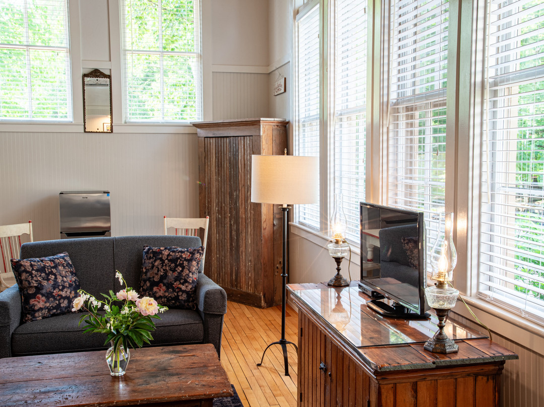 Baileys Harbor Schoolhouse Inn主图