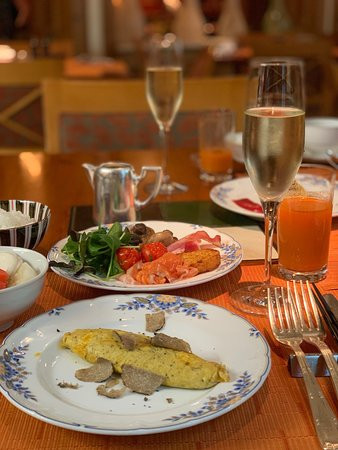 大阪丽思卡尔顿酒店主图