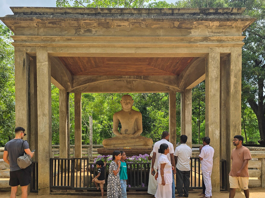 Samadhi Statue-阿努拉德普勒圣城必去景点