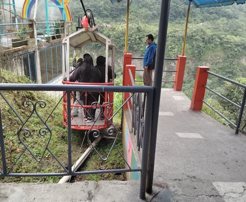 Cascada el Manto de la Novia-巴尼奥斯必去景点