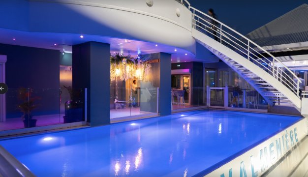 卡里比拉瓦尔梅尼尔酒店-泳池